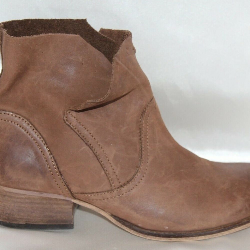 Urban Outfitters Ecote boots size 6 brown leather